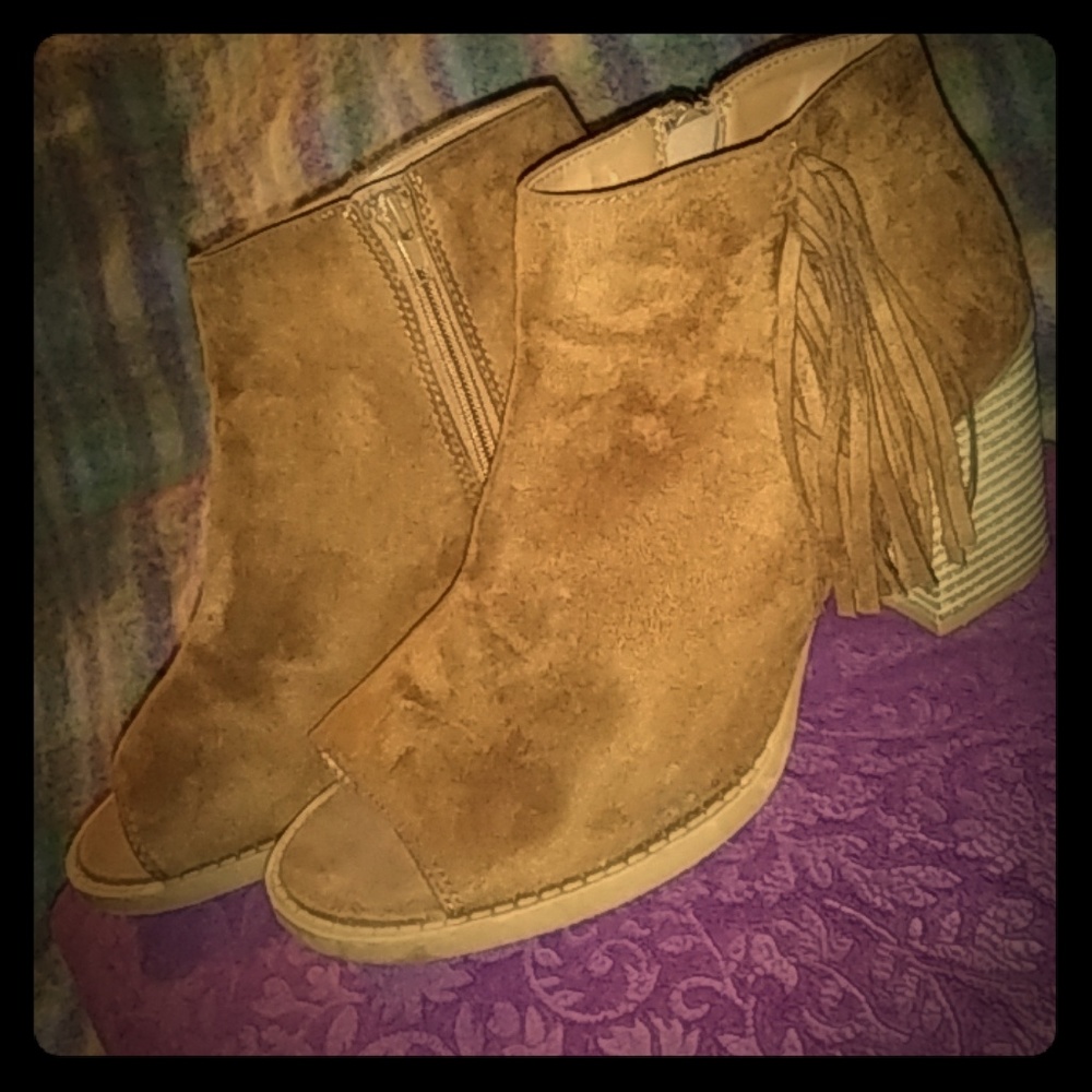 Adorable brown fringe booties by SODA